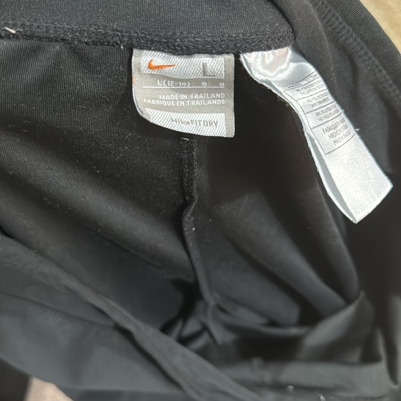 Women’s Nike stretch/Leggings size Large black. Bx10 - Picture 2 of 5